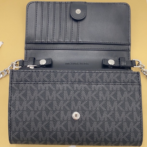 MICHAEL KORS MEDIUM MULTIFUNCTION PHONE XBody - Picture 8 of 16